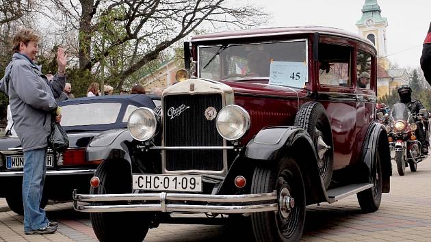 Veteran Club Cheb uspořádal další ročník mezinárodní soutěže elegance historických vozidel.