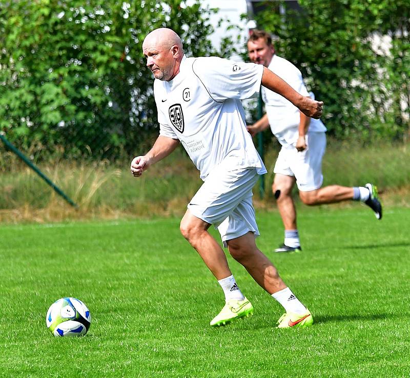 Sigi team v benefičním utkání pokořil Potůčky v poměru 10:4.