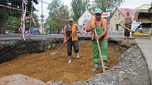 I v Chebu je, co se týče rekonstrukcí silnic, rušno. V současné době dělníci pracují na jedné z největších stavebních akcí, a sice na rekonstrukci čtvrtého ramene okružní křižovatky u Tesca.