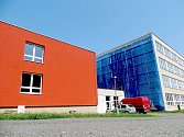 Kompletního zateplení a vyměněných oken za 35 milionů korun se dočkají učitelé a žáci základní školy na chebském sídlišti Skalka.