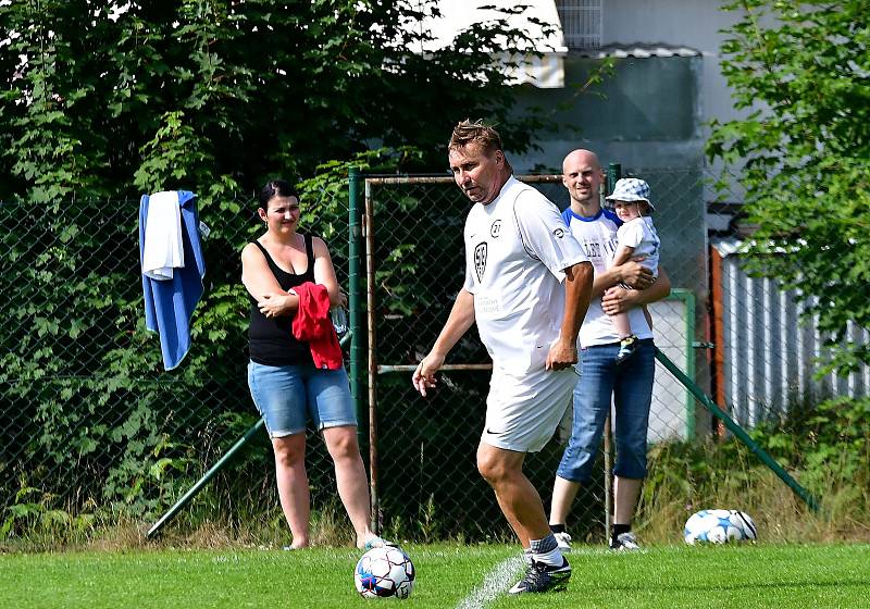 Sigi team v benefičním utkání pokořil Potůčky v poměru 10:4.