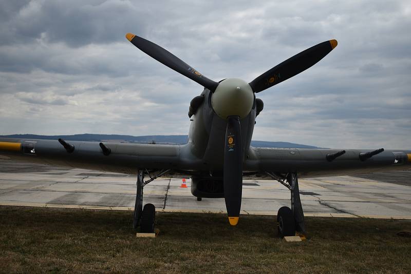 Hawker Hurricane Mk. IV při sobotním programu leteckého dne v Chebu