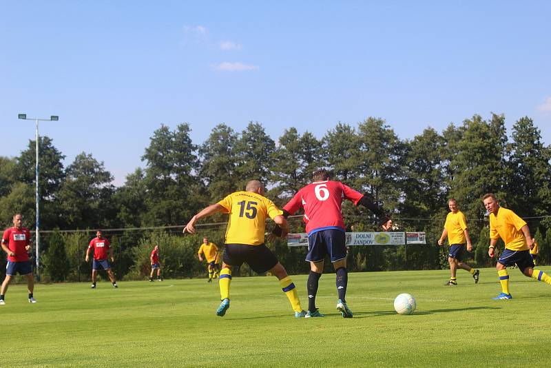 V Dolním Žandově oslavovali fotbalisté třicetileté výročí postupu.