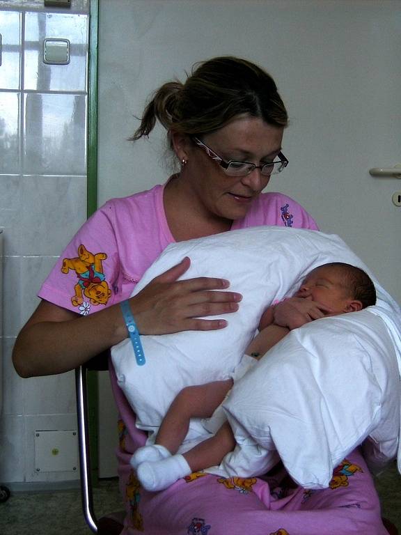 NELA ŠTĚPÁNKOVÁ se narodila 29. června v 10. 26 hodin v chebské porodnici. Na svět přišla s váhou 3,40 kilogramů a měřila 51 centimetrů.