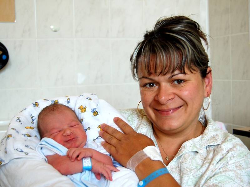 OLIVER VERBOVSKÝ z Chebu se narodil 29. června v 5.50 hodin. Měřil 51 centimetrů a vážil 3,44 kilogramu