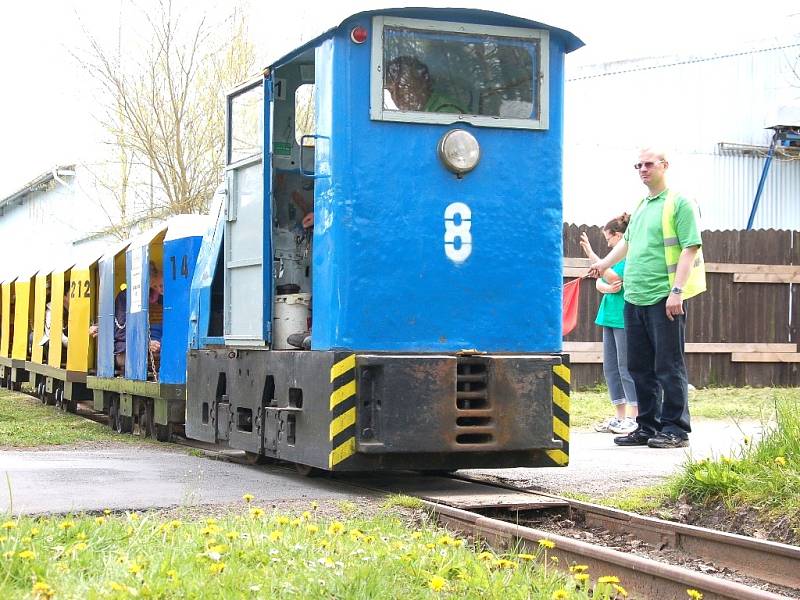 Povozit se v historických důlních vláčcích mohli děti i dospělí u přírodní rezervace Soos. Vláčky na úzkorozchodné trati se těšily zájmu především dětí. Po zimní přestávce zde začaly důlní vozy jezdit už pátou sezonu.