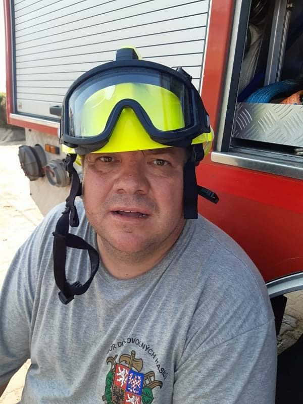 Skalenští dobrovolní hasiči jsou jedni z těch, co byli povoláni do služby po ničivém tornádu.