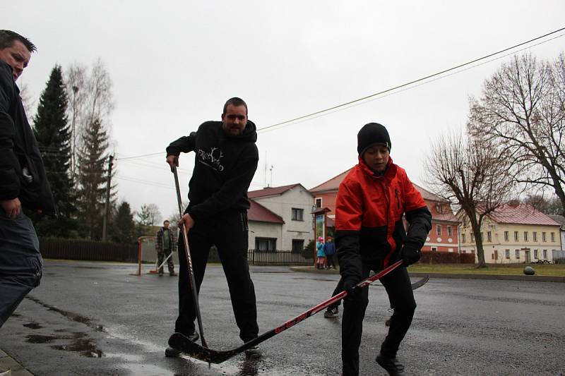 Hokej na silvestra neodmyslitelně patří k jedné z milíkovských tradic.