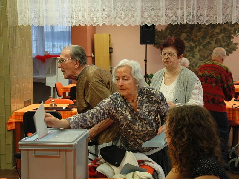 První kolo prezidentských voleb mají za sebou i obyvatelé z Domova pro seniory na chebském sídlišti Skalka.