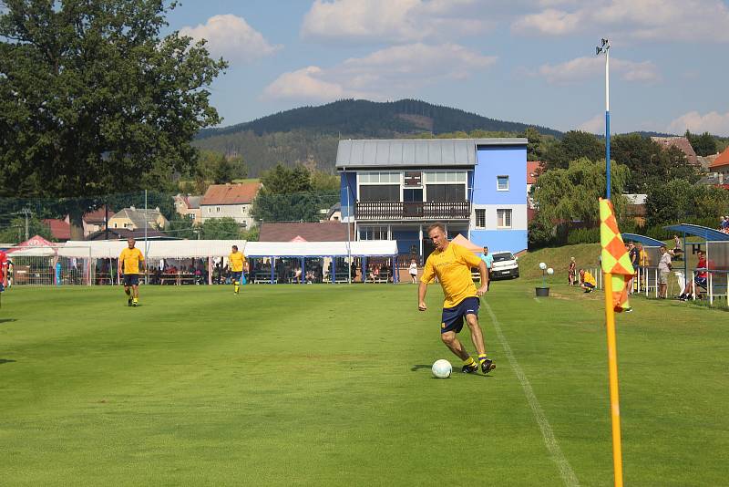 V Dolním Žandově oslavovali fotbalisté třicetileté výročí postupu.