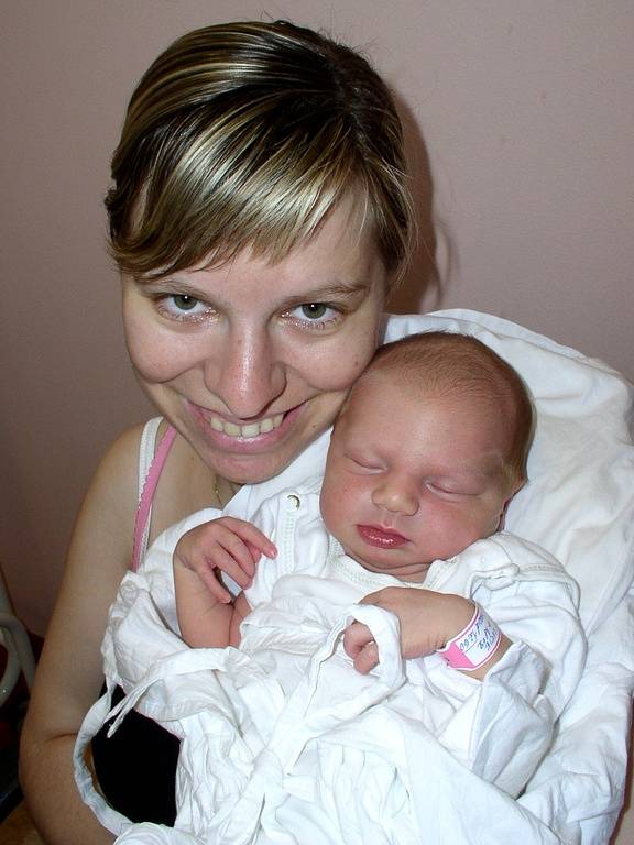 LUCINKA SVOBODOVÁ z Drmoulu se narodila v plzeňské porodnici 10. května v 18 hodin. Měřila 51 centimetrů a vážila 3,58 kilogramu