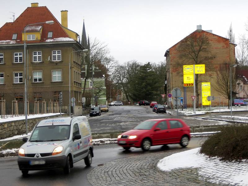 ČTVRTÉ RAMENO kruhového objezdu u Tesca se otevře v dubnu. 