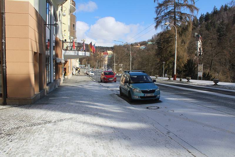 Liduprázdné Mariánské Lázně v sobotu 20. března dopoledne.