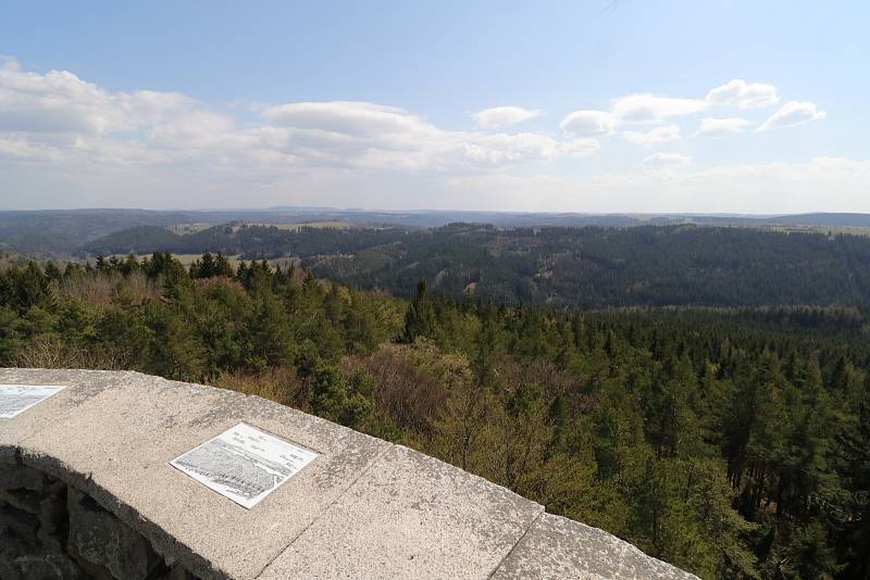 Rozhledna na Krásenském vrchu, Krudum a Dlouhá stoka