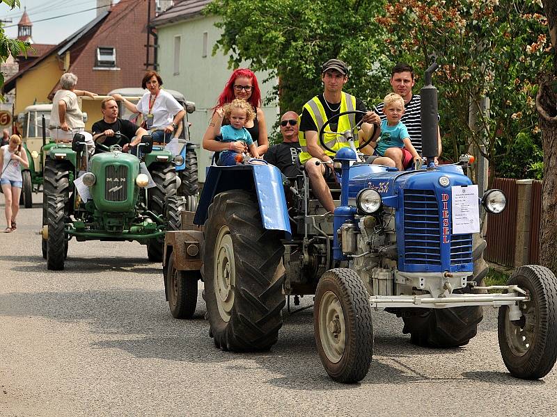 ORGANIZÁTORY SRAZU TRAKTORŮ ve Skalné potěšila účast německých přátel s jejich stroji. 