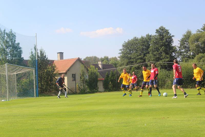 V Dolním Žandově oslavovali fotbalisté třicetileté výročí postupu.