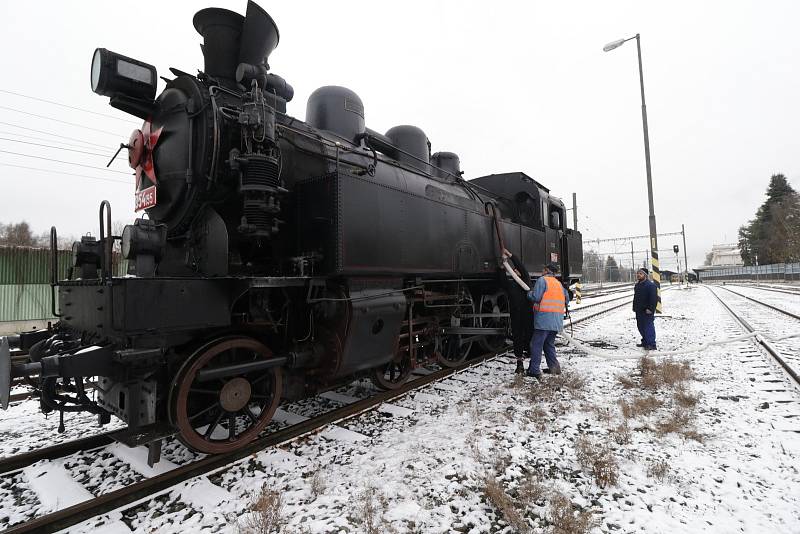 Mikulášský parní vlak dovedla do Mariánských Lázní syčící Všudybylka