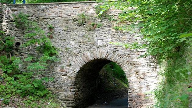 V rámci revitalizace dojde k rekonstrukci nejstarší stavby Aše, kamenného mostku z roku 1724.