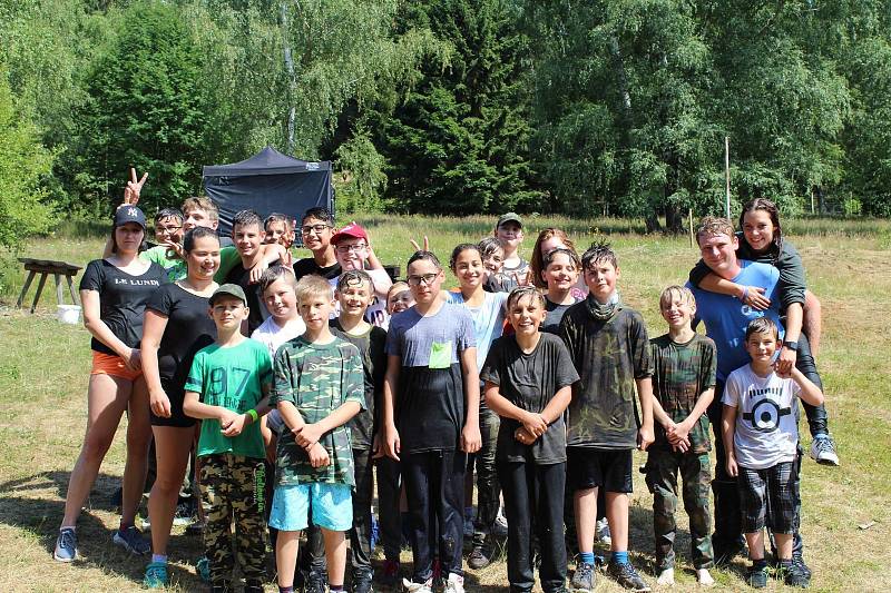 Military tábor, který pořádá spolek Academia of Soldiers, chce vytáhnout děti od moderní techniky.