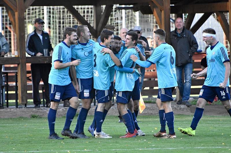 Chebská Hvězda prohrála na půdě Katovic (v modrém) 0:2.