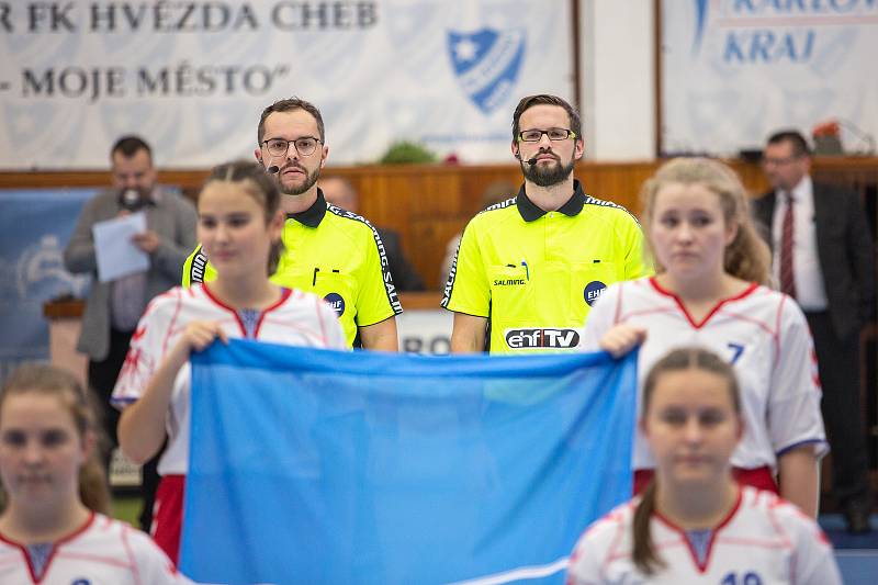 Česká reprezentace v házené žen porazila v úvodním utkání 46. ročníku turnaje "O štít města Chebu" Švýcarsko 35:30.