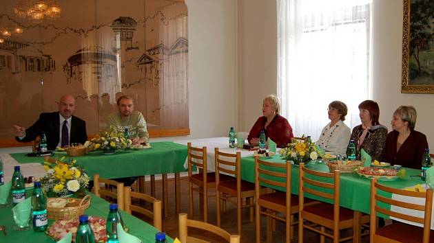 UKRAJINSKÁ DELEGACE navštívila Františkovy Lázně. Ženy byly nadšené. 