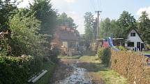 Bratři Dančovi z Chebska narychlo zorganizovali finanční a materiální sbírku pro postižené z města Raspenava na Liberecku, které vyplavila velká voda již podruhé.