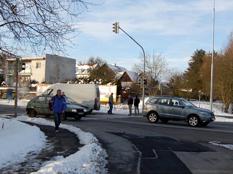 Srážka dvou osobních automobilů, ke které došlo na silnici č. I/21 u Františkových Lázní