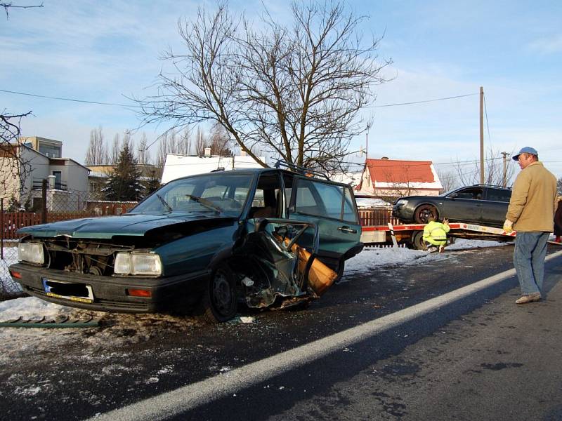 Srážka dvou osobních automobilů, ke které došlo na silnici č. I/21 u Františkových Lázní