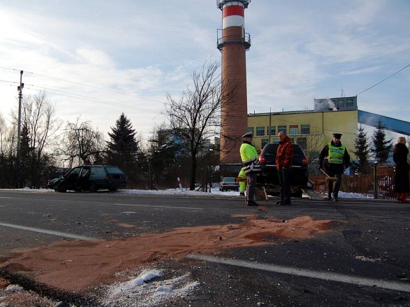 Srážka dvou osobních automobilů, ke které došlo na silnici č. I/21 u Františkových Lázní