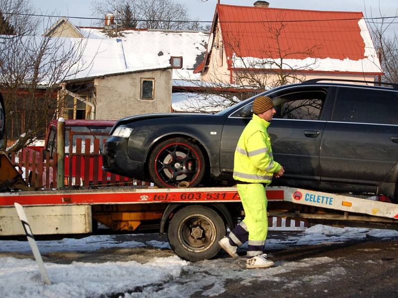 Srážka dvou osobních automobilů, ke které došlo na silnici č. I/21 u Františkových Lázní