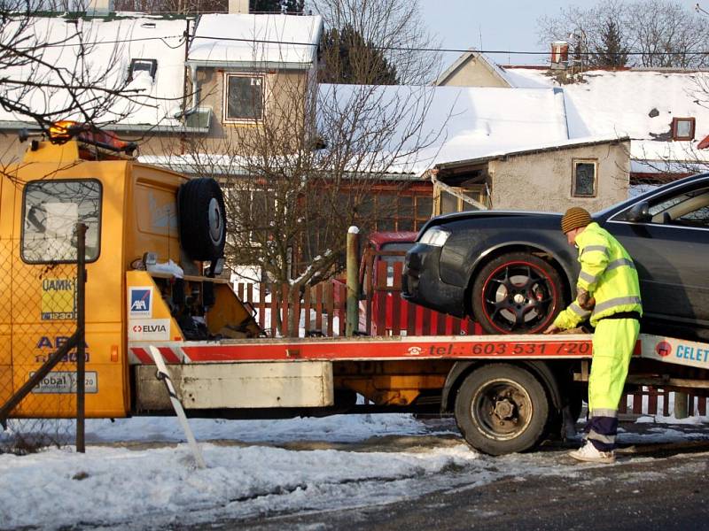 Srážka dvou osobních automobilů, ke které došlo na silnici č. I/21 u Františkových Lázní