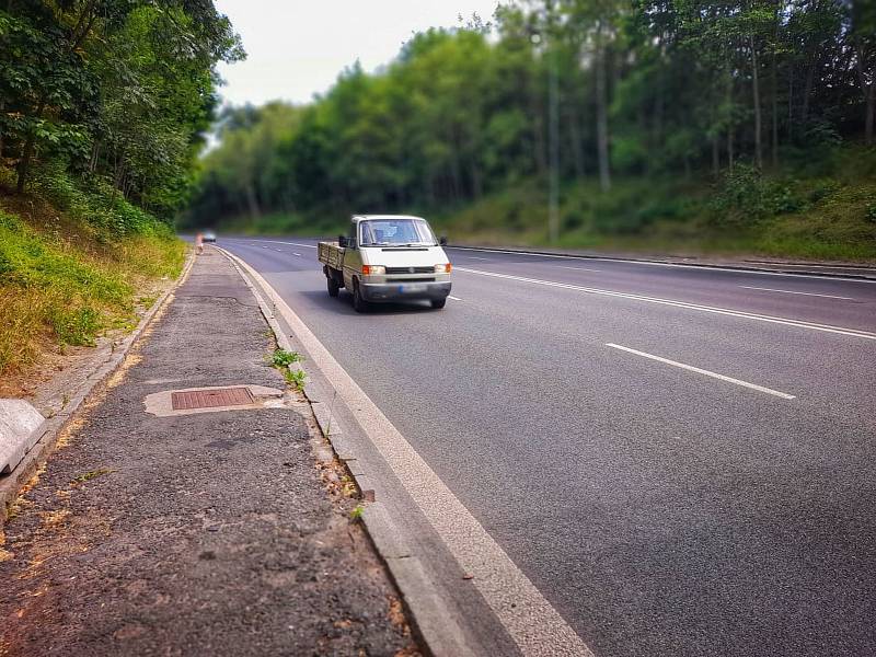 Další starou, dosluhující lávku se chystá vyměnit Cheb, tentokrát přes Ašskou ulici na výjezdu z Chebu na Františkovy Lázně.