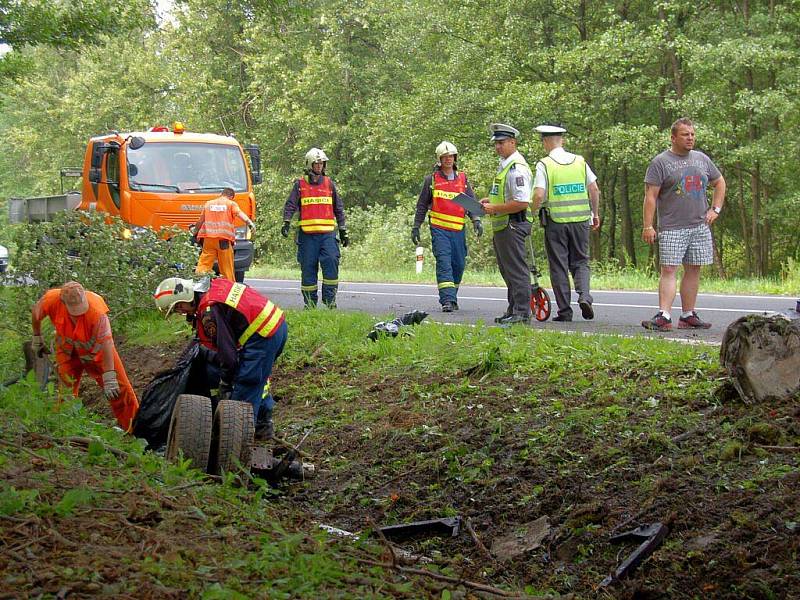 K těžké dopravní nehodě nákladního automobilu došlo ve čtvrtek 2. července nedaleko od obce Mnichov u Mariánských Lázních