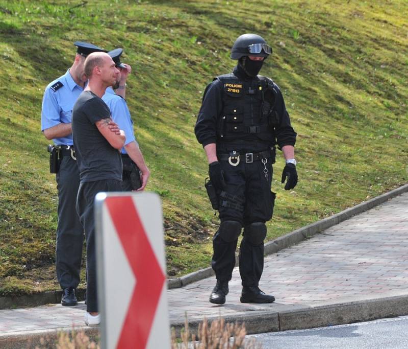 Policisté zasahovali v ašské ulici Gustava Geipela. 