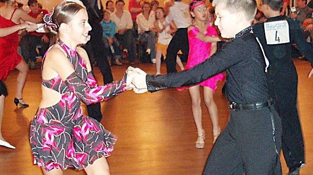 Saskia Vaňousová a Vladimír Hána junior, držitelé nejvyšší taneční třídy B, z chebského tanečního klubu
