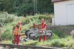 PRÁCE NA POSLEDNÍ ČÁSTI třetího tranzitního koridoru na trati Cheb Cheb státní hranice jsou v plném proudu. Stavebníci právě nyní připravují okolí kolem trati pro novou etapu. 