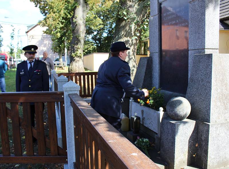 Ve velkém duchu se nesly oslavy 135. lety od založení Sboru dobrovolných hasičů v Boru u Karlových Varů. Součástí bylo i vysvěcení zbrusu nového praporu v kostele svaté Máří Magdalény.