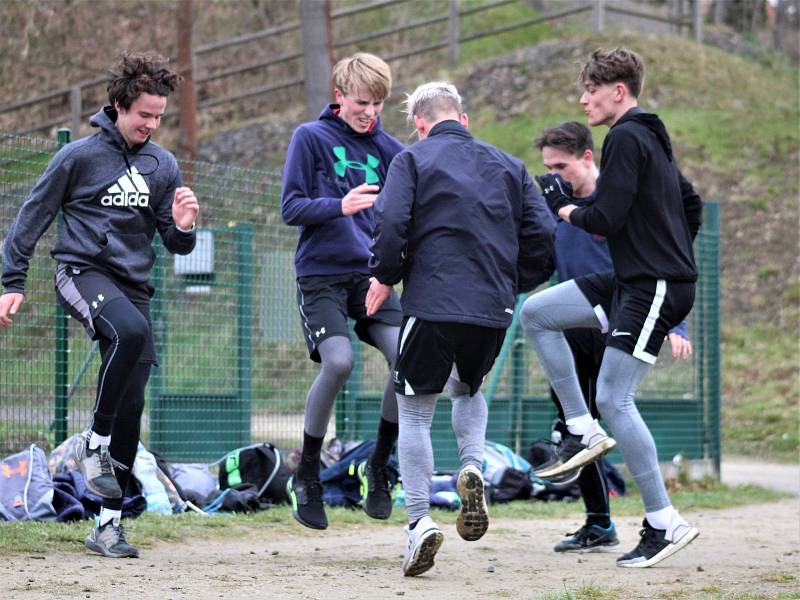 Junioři a dorostenci HC Stadion Cheb v tréninku