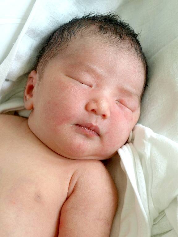 KHANH NGUYEN NGUYEN  se narodila ve čtvrtek 4. října v 9.06 hodin. Na svět přišla s váhou 3 600 gramů a mírou 51 centimetrů. Z malé  sestřičky se raduje doma v Chebu sestra Hoang Bao Nguyen spolu s maminkou Le a tatínkem Thanh.
