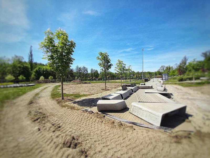 Na levém břehu Krajinky v Chebu roste jeden z nejmodernějších skateparků v České republice.