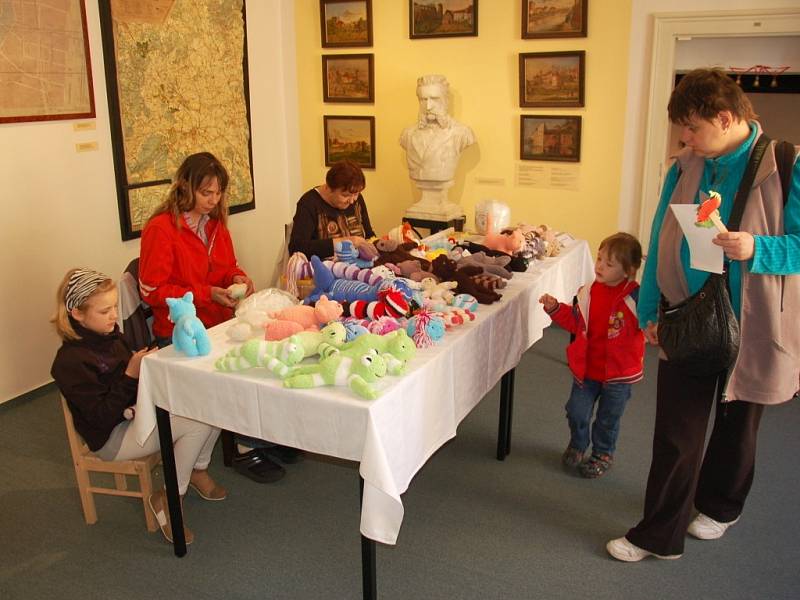 Další ročník Knihobraní v chebském muzeu přilákal stovky návštěvníků. 