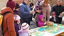 Velký dětský festival Vítání jara přilákal rodiny s dětmi do chebské Klášterní zahrady. 