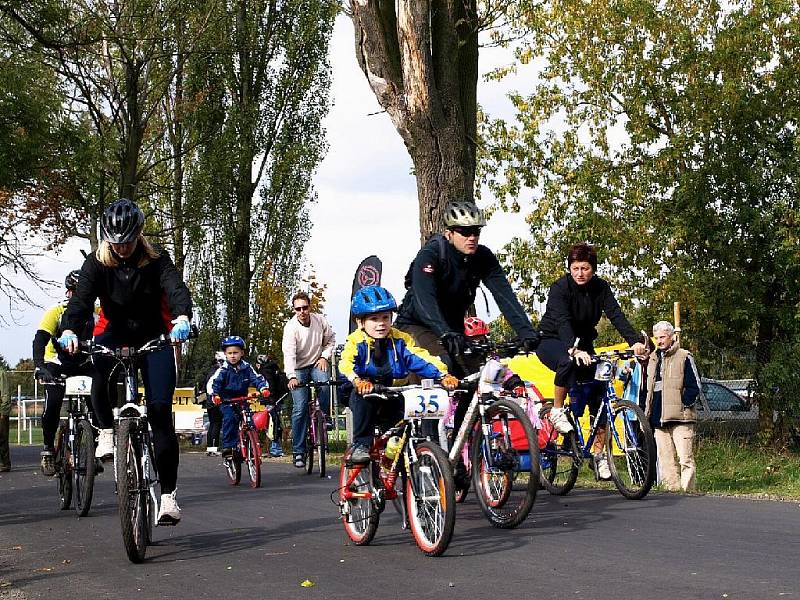 Cyklistické závody v Lipové. 