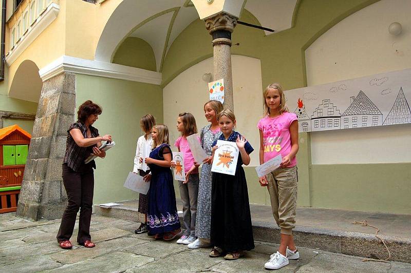 Příměstský výtvarný tábor v chebském muzeu děti láká
