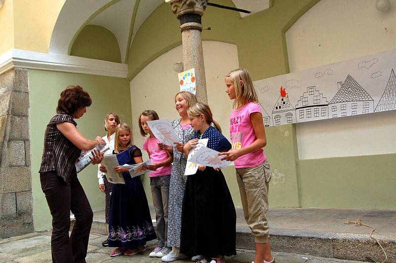 Příměstský výtvarný tábor v chebském muzeu děti láká