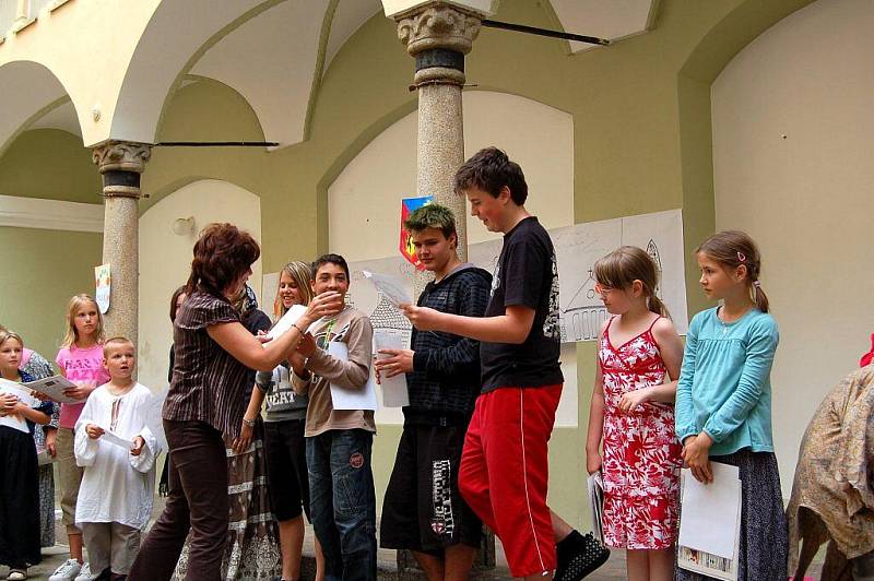 Příměstský výtvarný tábor v chebském muzeu děti láká