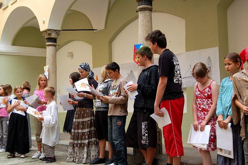 Příměstský výtvarný tábor v chebském muzeu děti láká