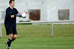 Celek FC Cheb (v růžovém) doma jasně přehrál mužstvo Lomnice 4:1.