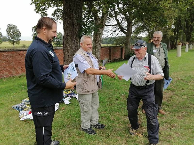 Rybářské závody policejních veteránů.